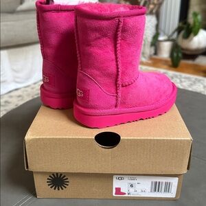 UGG Toddler Classic II Berry Boot Size 6